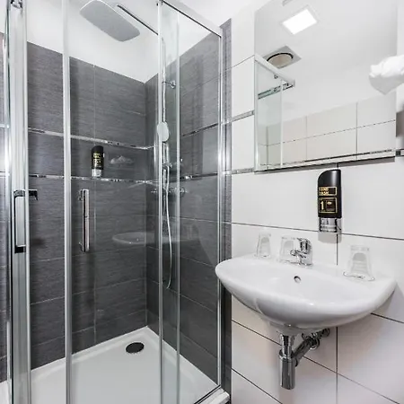 招待所 Sessler ***